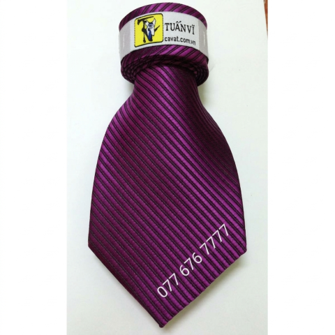 Cà vạt màu tím đậm, cà vạt tím gân đen, cà vạt lụa nam cao cấp, cà vạt bản trung Tuấn Vĩ, phụ kiện vest nam sang trọng, cà vạt Silk tím